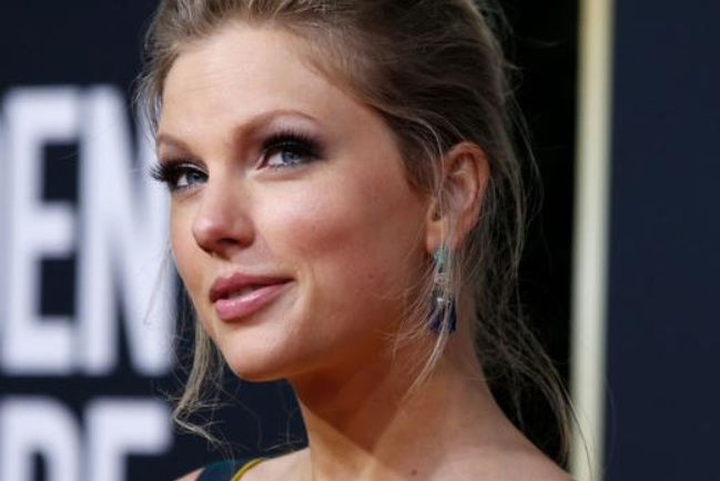 Taylor Swift in 77th Golden Globe Awards