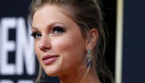 Taylor Swift in 77th Golden Globe Awards