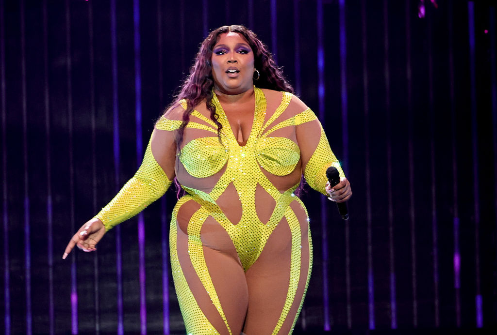 Lizzo shines and demonstrates incredible weight loss during her fitness journey