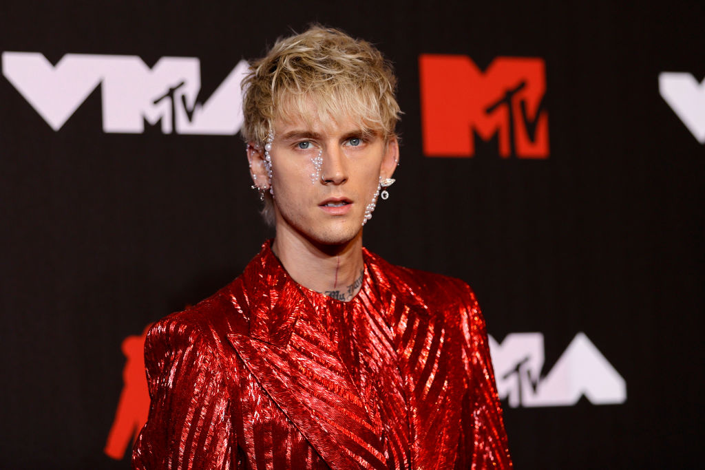 Machine Gun Kelly Reunites with Formerly Estranged Mother, Daughter [LOOK]