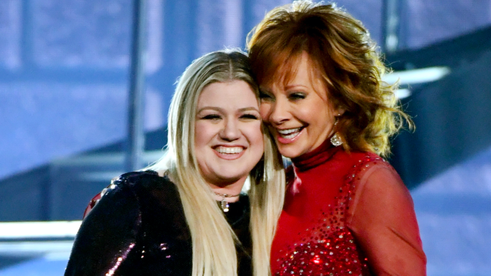 Kelly Clarkson Stuns With Cover of Ex-Stepmother-in-Law Reba's Classic Hit