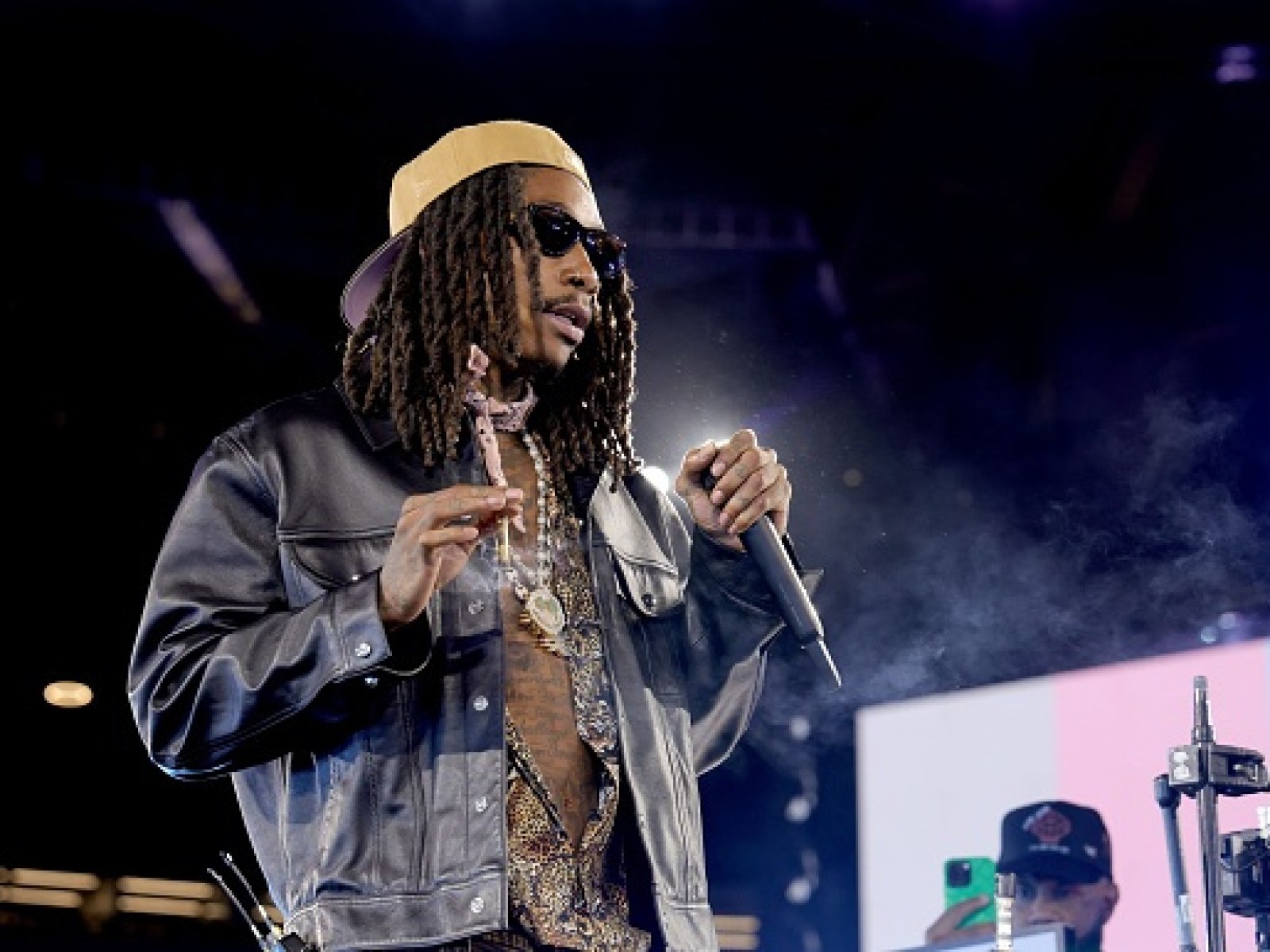 Wiz Khalifa Yells At Fan For Throwing Money On Stage: 'I'm Not No Stripper'
