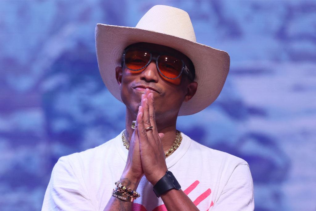 Pharrell Williams responds to ambushes by animal rights protesters with an unexpected offer – A hug