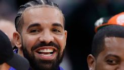 Drake attends a Houston Rockets game