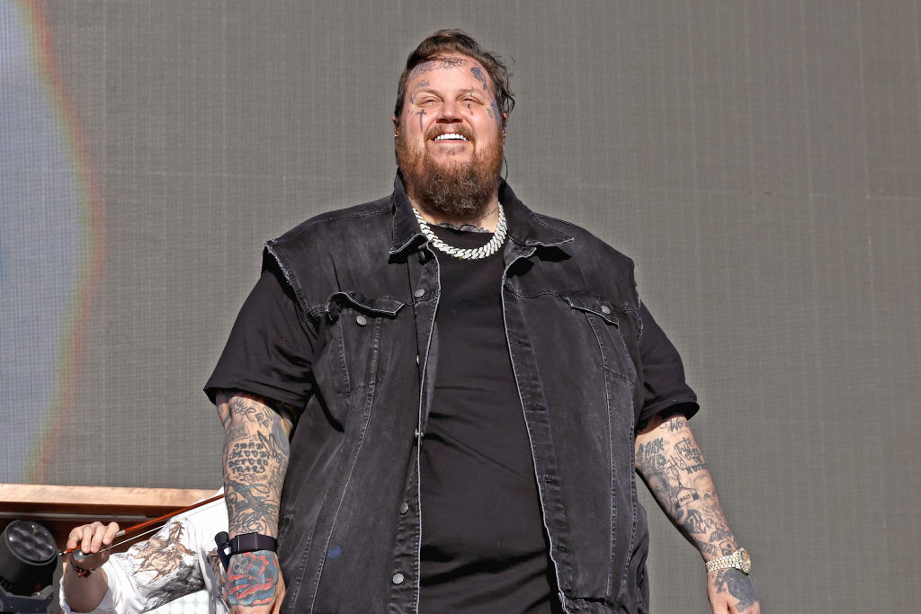 Jelly Roll Shows off Dramatic 100-LB Weight Loss