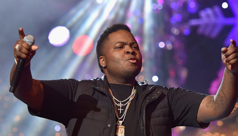Sean Kingston performs during the 2015 Hollywood Christmas Parade