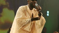Isaac Hayes performs at the Church of Scientology Celebrity Centre