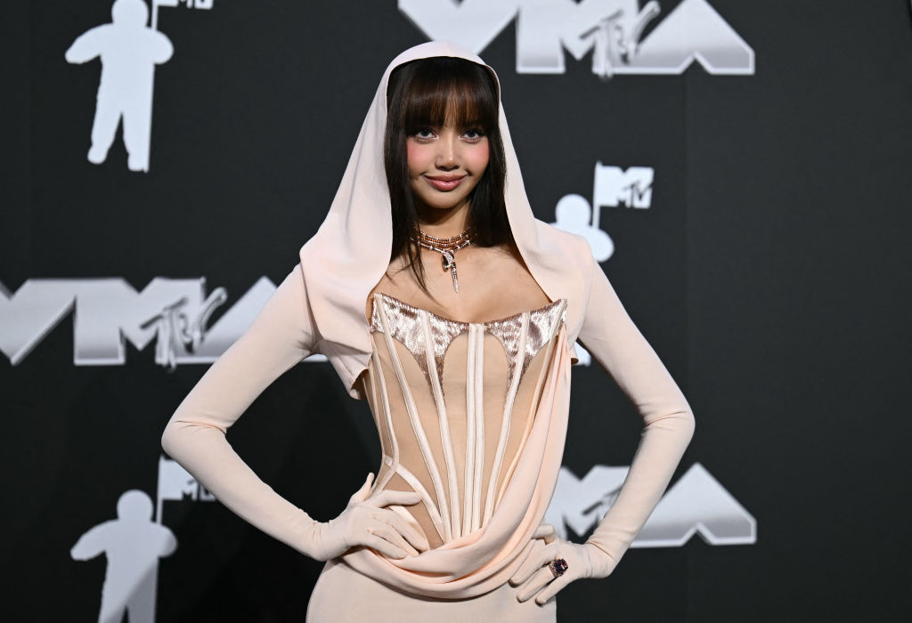 Lisa brought the international media to their knees when she appeared at the VMAs in an elegant corset and veil.