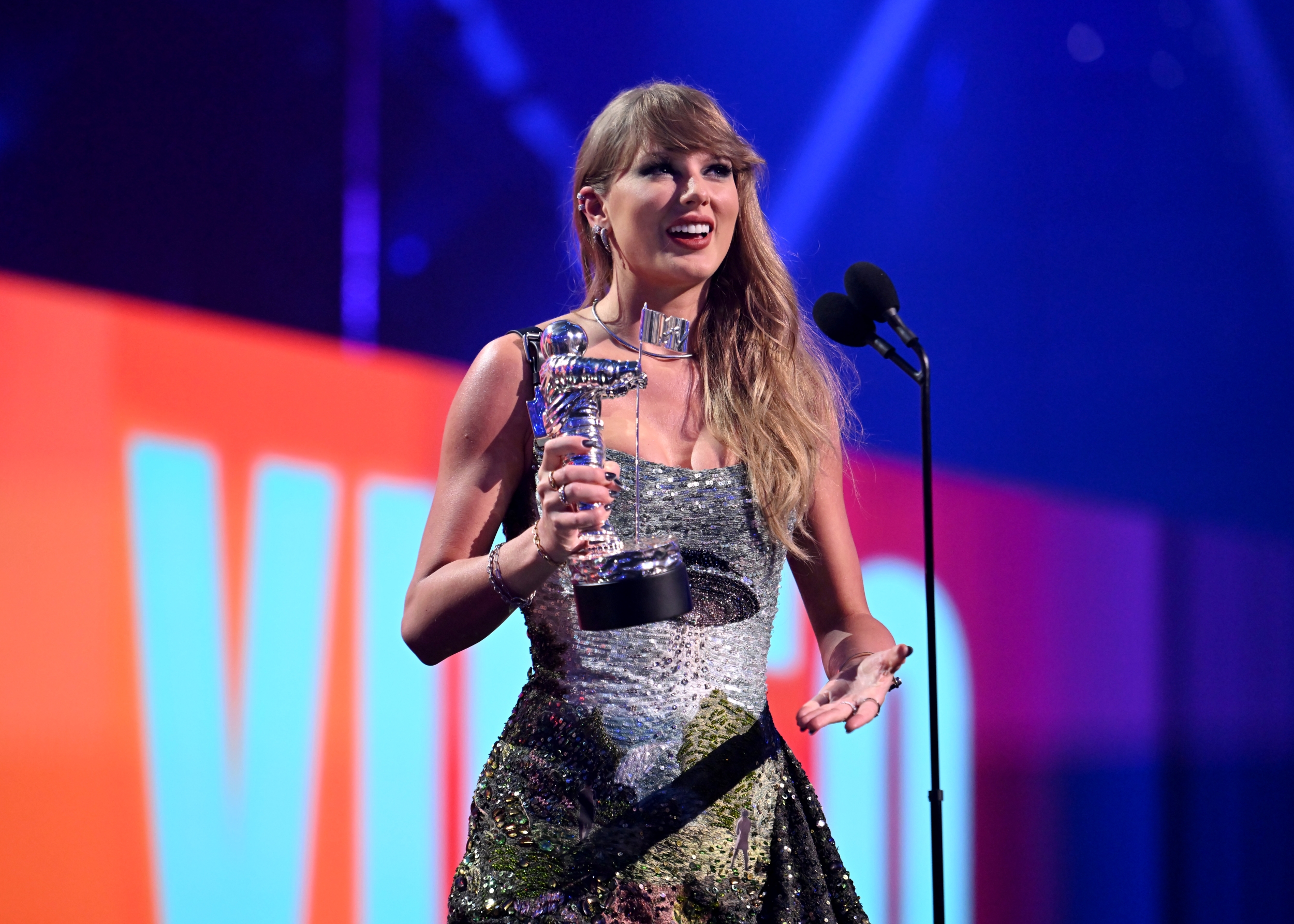 Taylor Swift’s space-themed outfit at the VMAs has fans speculating about a ‘TTPD’ remix