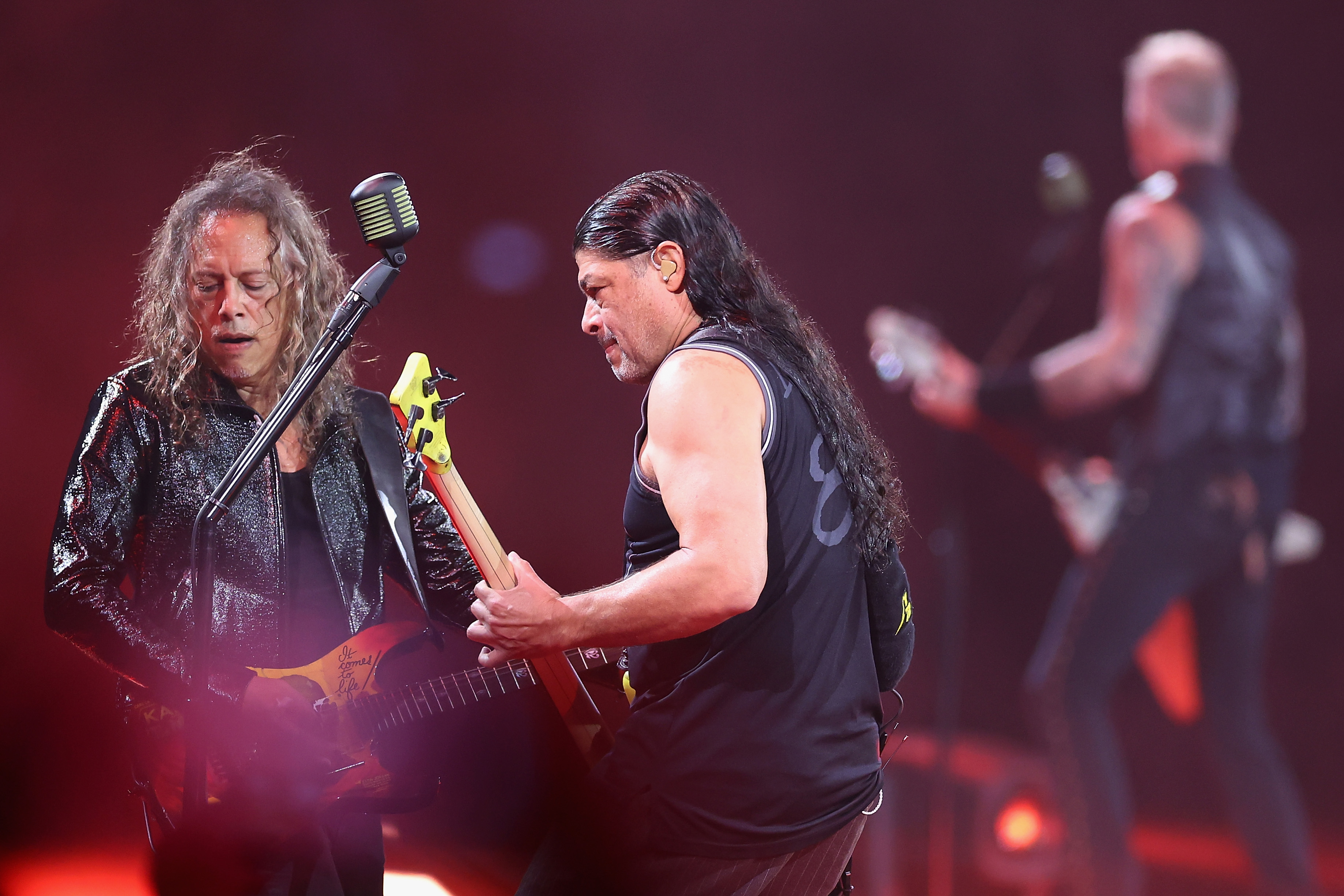 Metallica Rocks Mexico With Cover of ‘La Chona’