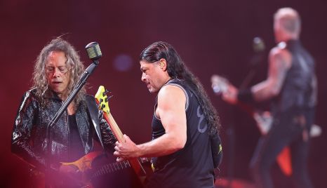 Metallica plays La Chona en Mexico