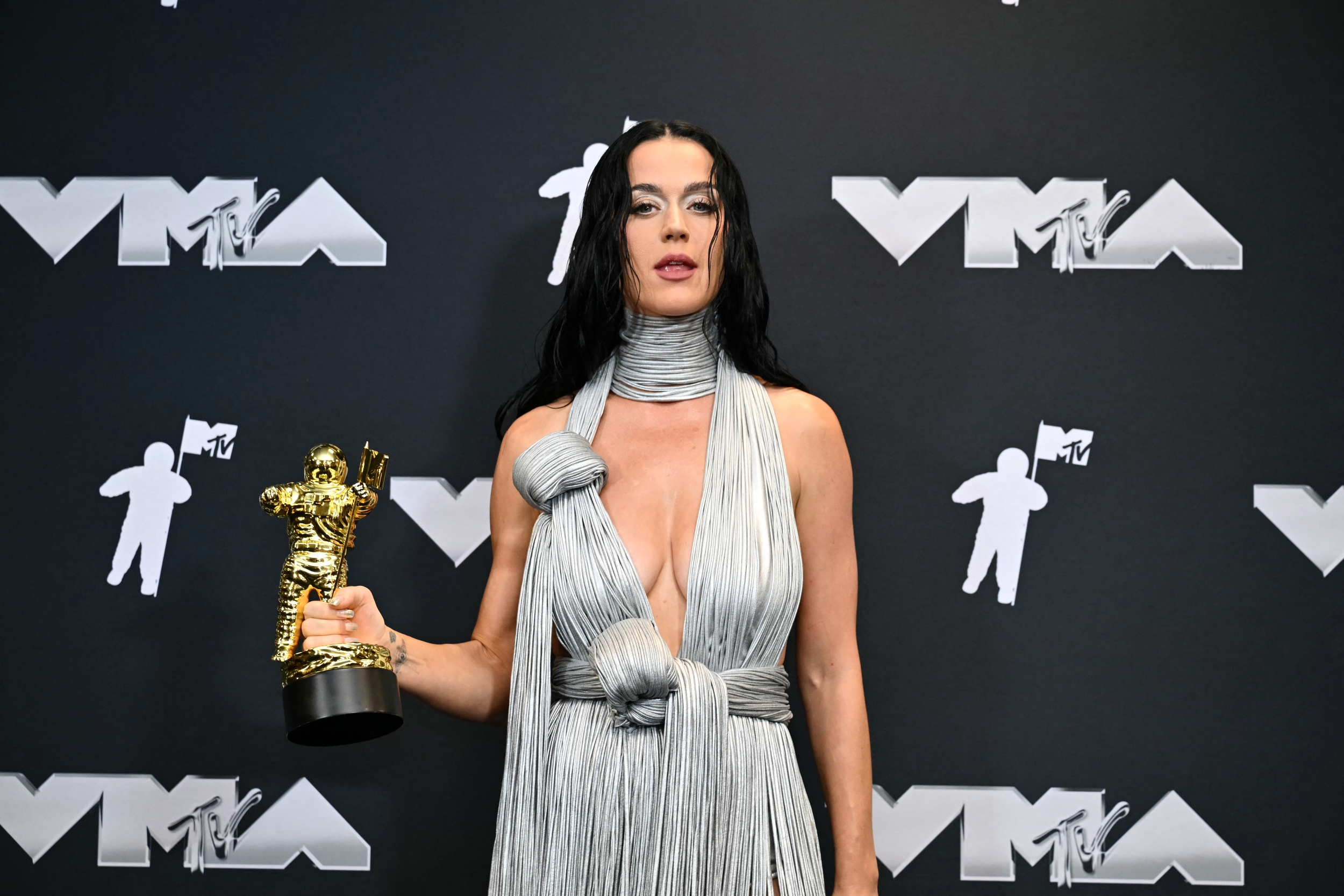 Katy Perry’s $5m AFL payout comes with controversy over major restrictions, training disruption