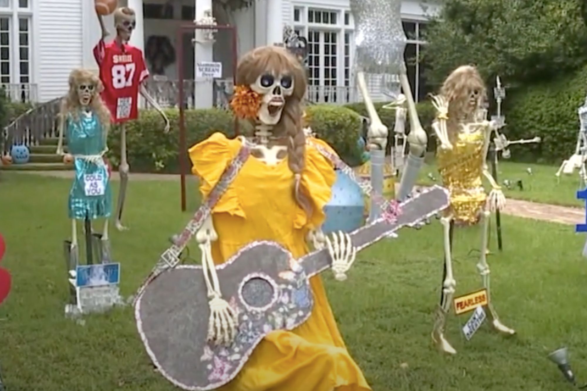 Taylor Swift inspires crazy ‘scEras Tour’ New Orleans Skeleton House’s crazy Halloween performance