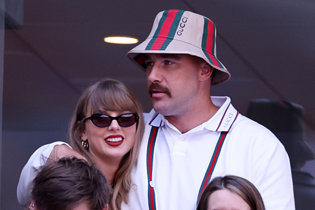 Taylor Swift debunks rumors about Travis Kelce as she arrives for Chiefs vs. Saints