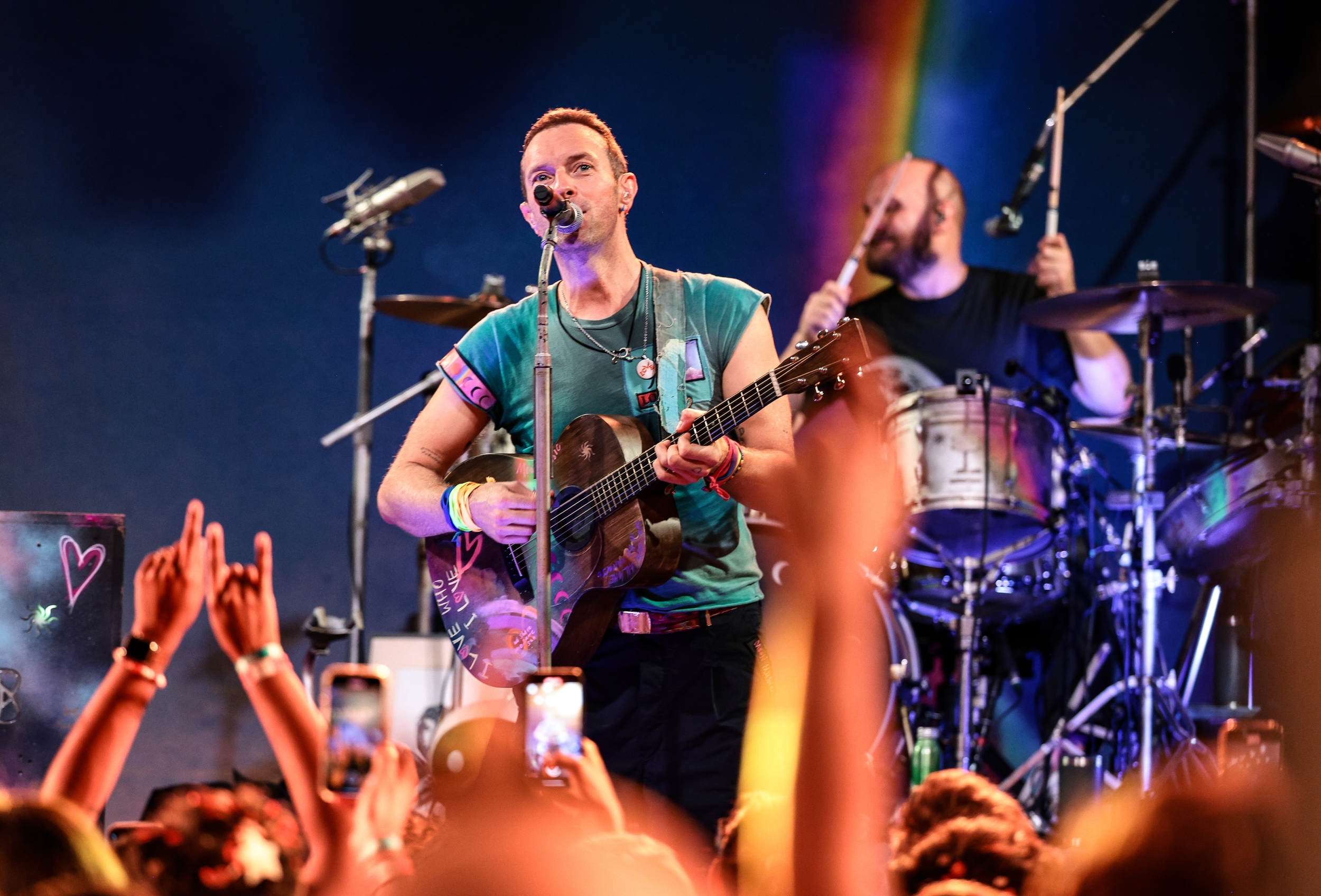 Chris Martin’s sudden dive from the stage terrified Coldplay fans in the middle of the concert