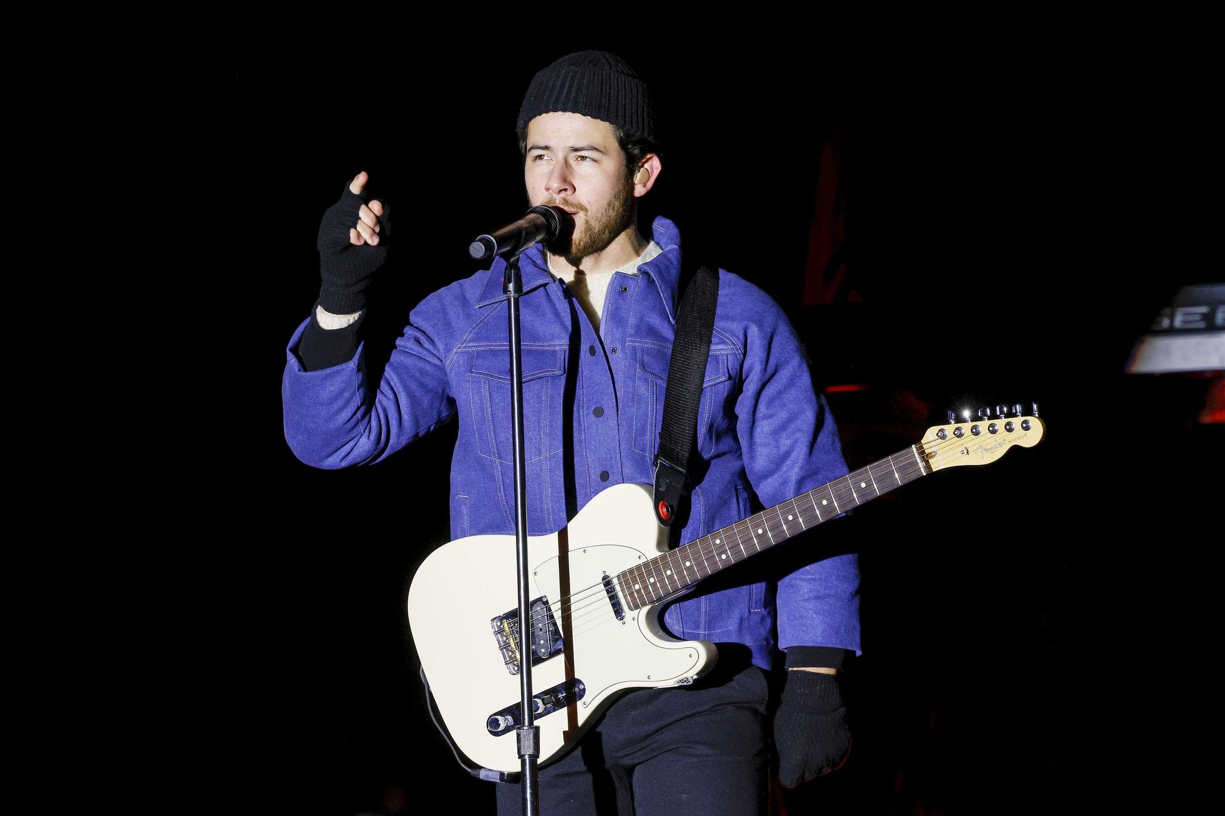 The Jonas Brothers’ concert takes a terrifying turn when Nick is targeted by a laser pointer