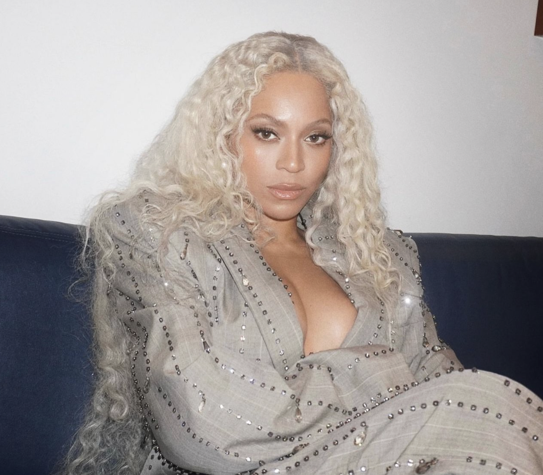 Beyoncé turned heads in a bold gray outfit, but social media focused on everything but the outfit