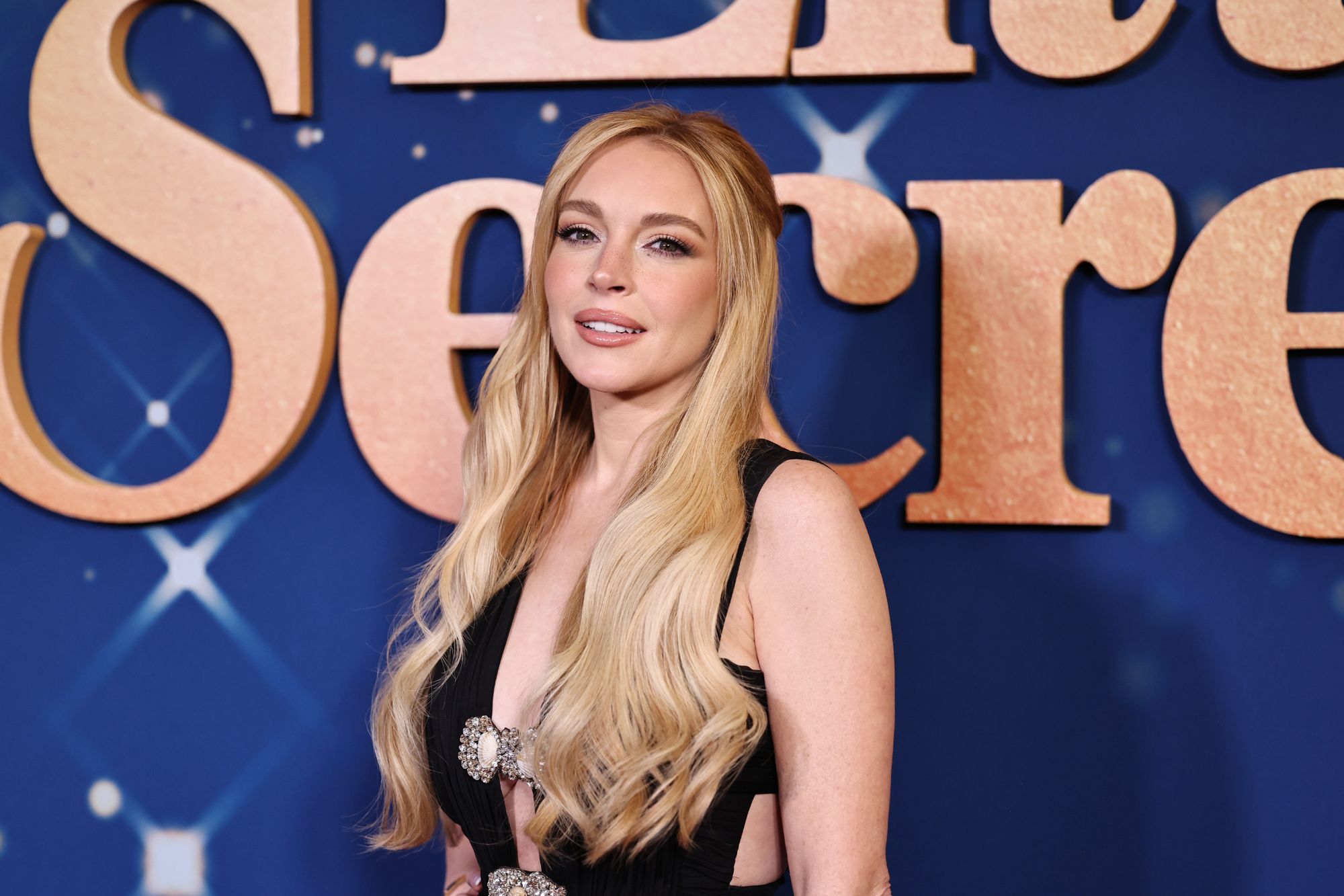 Lindsay Lohan's Dad Insists She Hasn't Had Any Plastic Surgery But Reveals the Secret to Her Glow Up