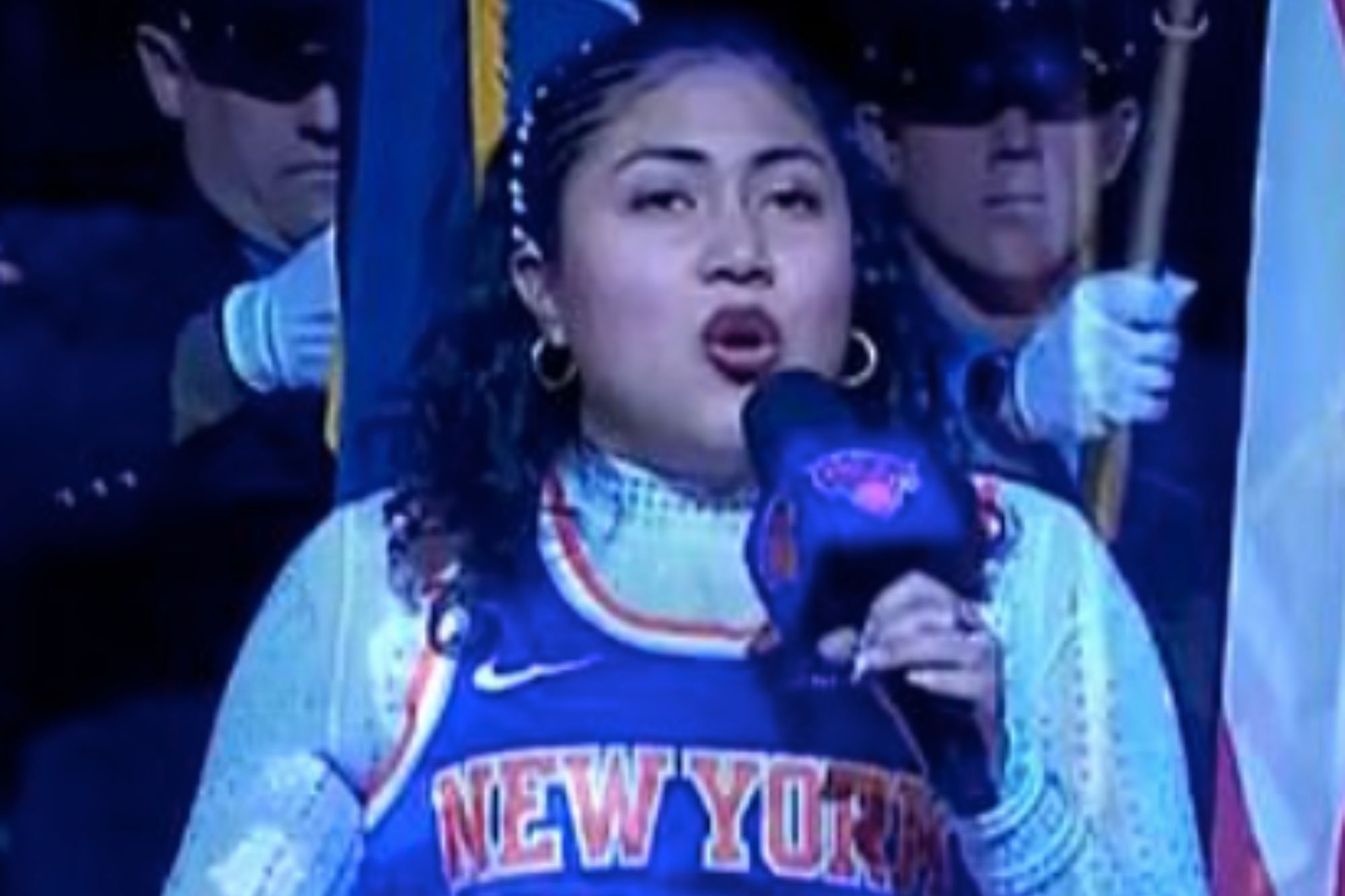 The Knicks’ national anthem singer was challenged but completely won over the crowd