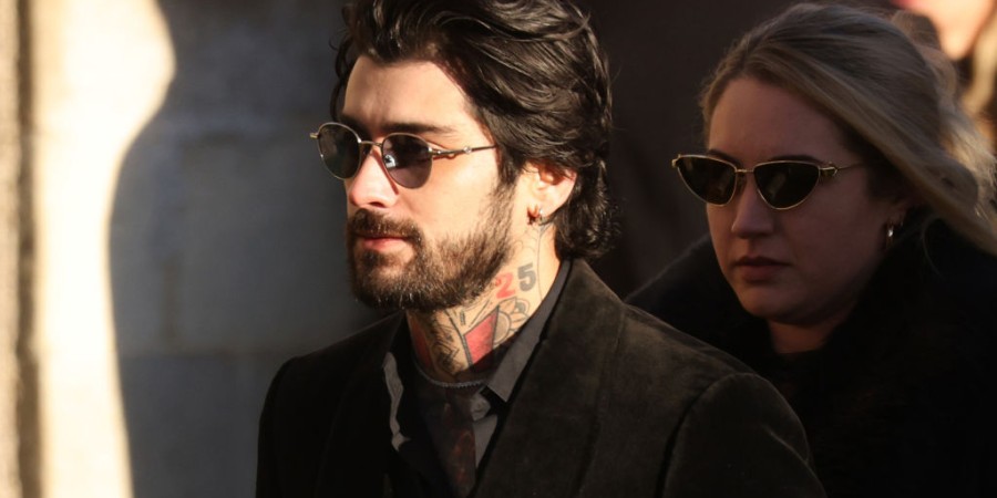 Zayn Malik Surprises Fans with Emotional ‘Night Changes’ Performance After