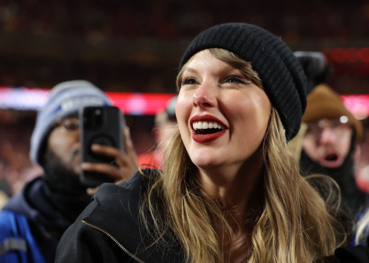 Taylor Swift Subtly Shouts Out Travis Kelce During Night Out