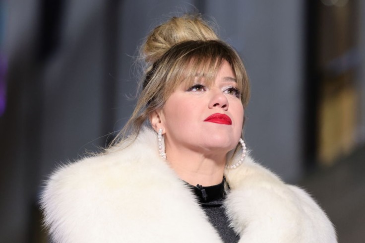 Kelly Clarkson Addresses Fans About Canceled Vegas Shows in Emotional
