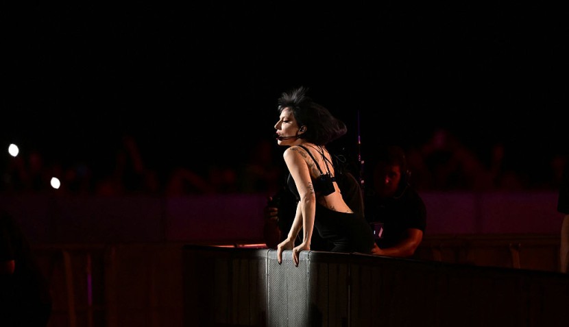 Lady Gaga Slips During Vegas Concert While Singing 'Into the