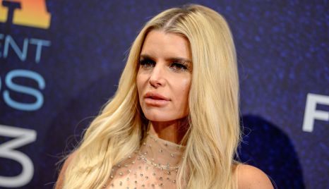 Jessica Simpson’s Corset Dress Slips Mid-Performance on ‘Today’ Show