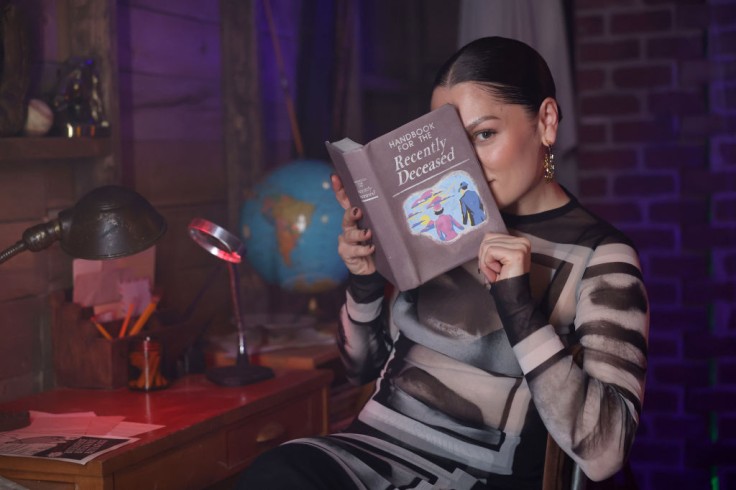 Jessie J Back in Hospital Following Breast Cancer Surgery Recovery