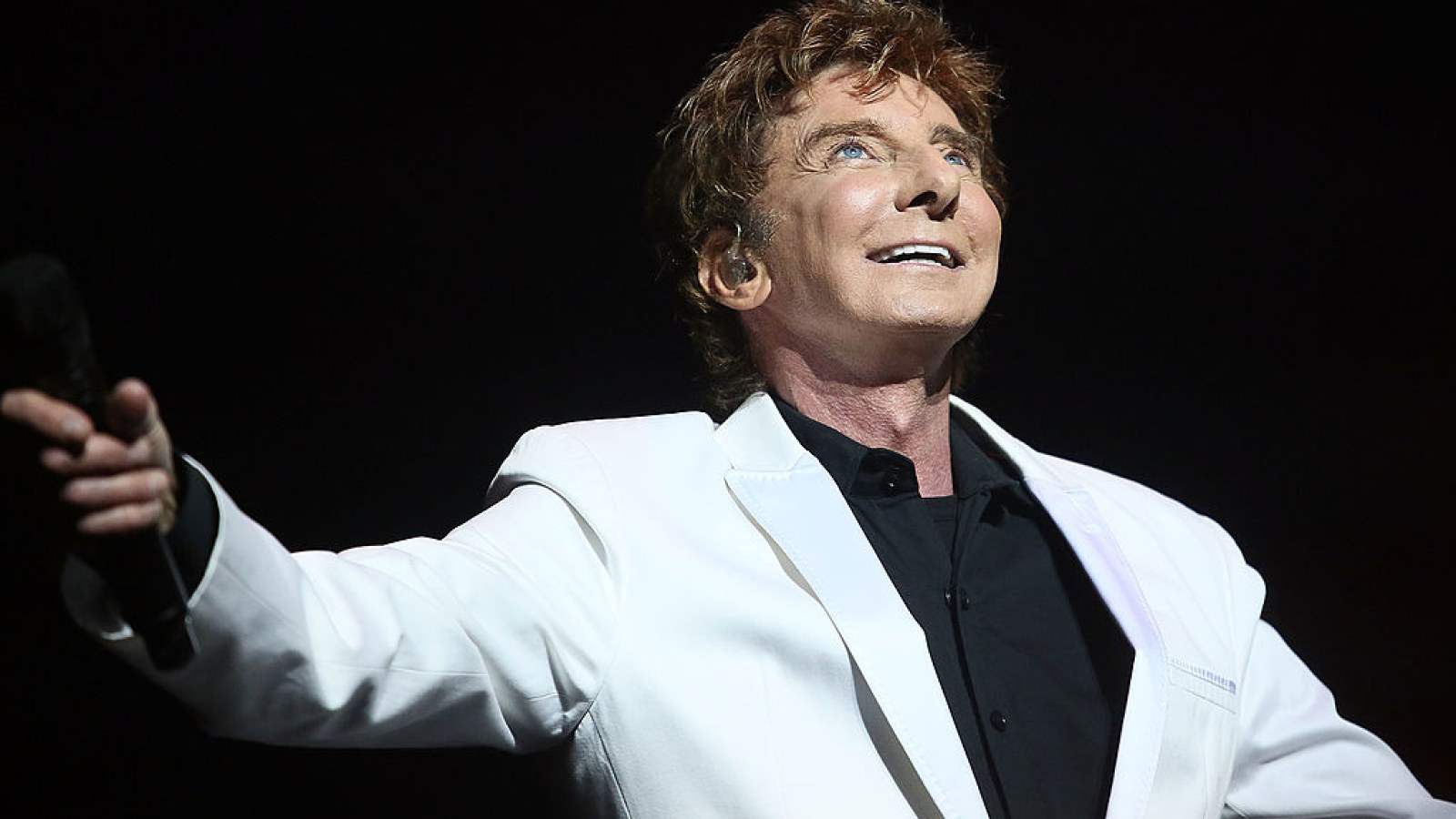 Barry Manilow Refuses to Say Goodbye, Announces New UK Farewell Tour