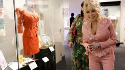 Dolly Parton Delays Vegas Concerts Following Doctor’s Orders
