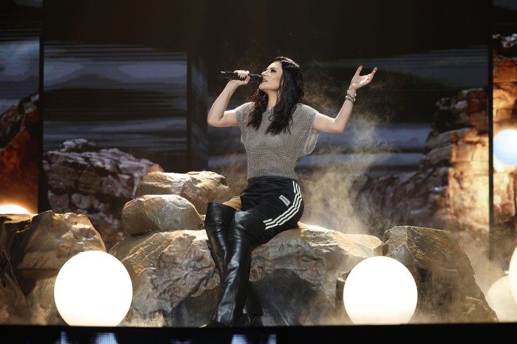 Essays Latin Billboard Laura Pausini
