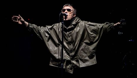 Liam Gallagher Slams Fan Who Threw Flares During Melbourne Oasis