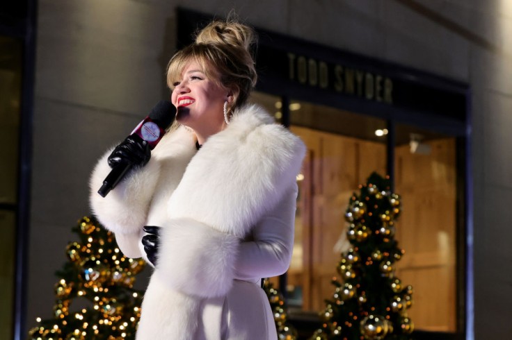 Kelly Clarkson Announces 2026 Vegas Shows in Emotional Return After