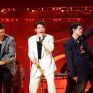 Jonas Brothers React After Fan Reviews Job Résumé at Concert:
