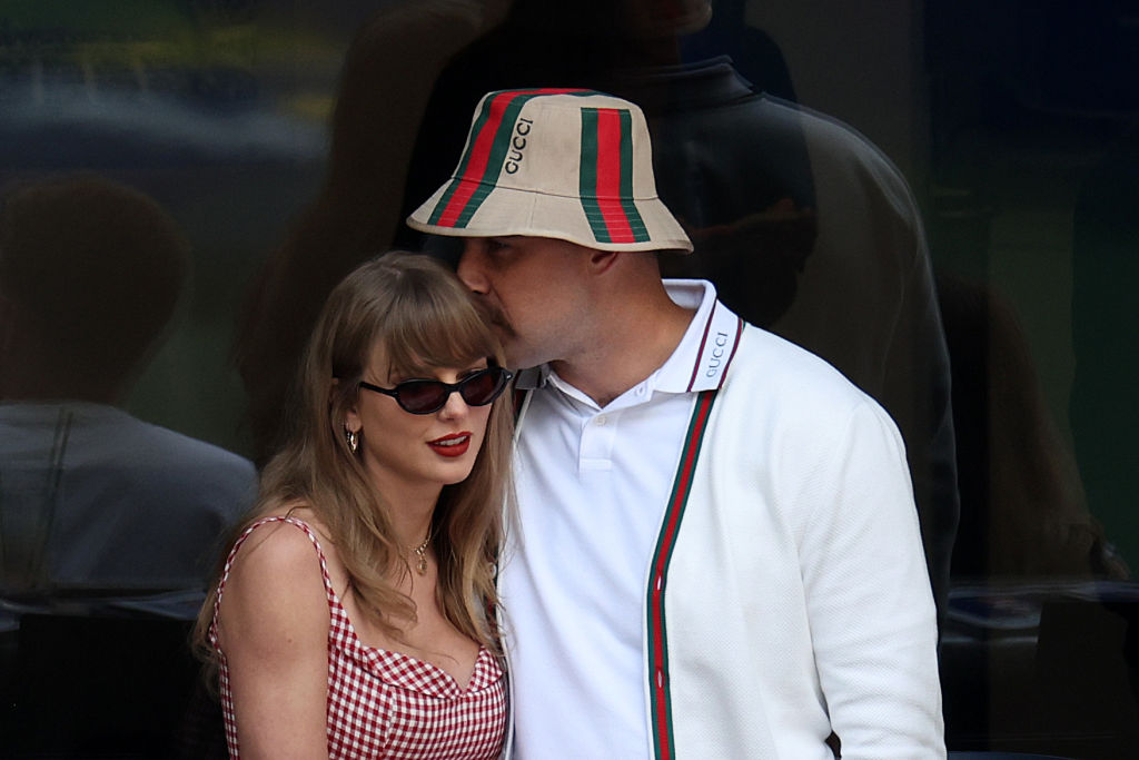 Taylor Swift & Travis Kelce's Strict Wedding Rule & Generous Bonus for  Staff Leak