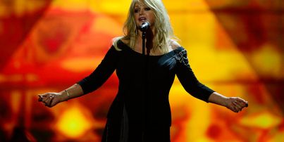 Bonnie Tyler Shares Health Update After Undergoing Emergency Surgery in