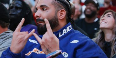 Drake attends a game between the Houston Rockets