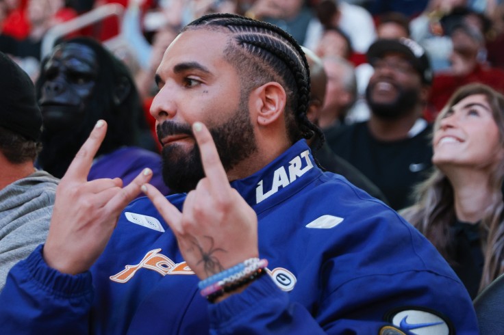 Drake attends a game between the Houston Rockets