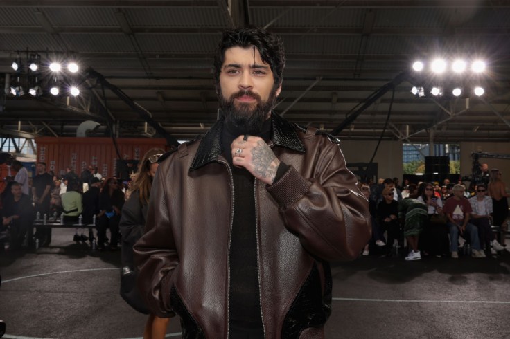 Zayn Malik Seen Arguing With Fans During Overwhelming Crowd Scene