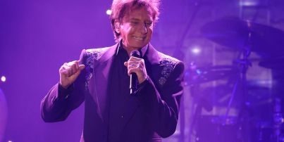 Barry Manilow Reveals Why He Stayed Silent About His Sexuality
