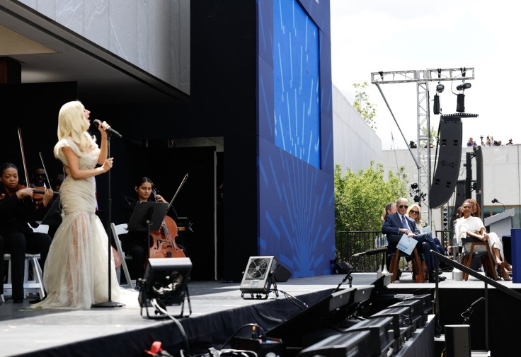 Christina Aguilera Obama Center Opening