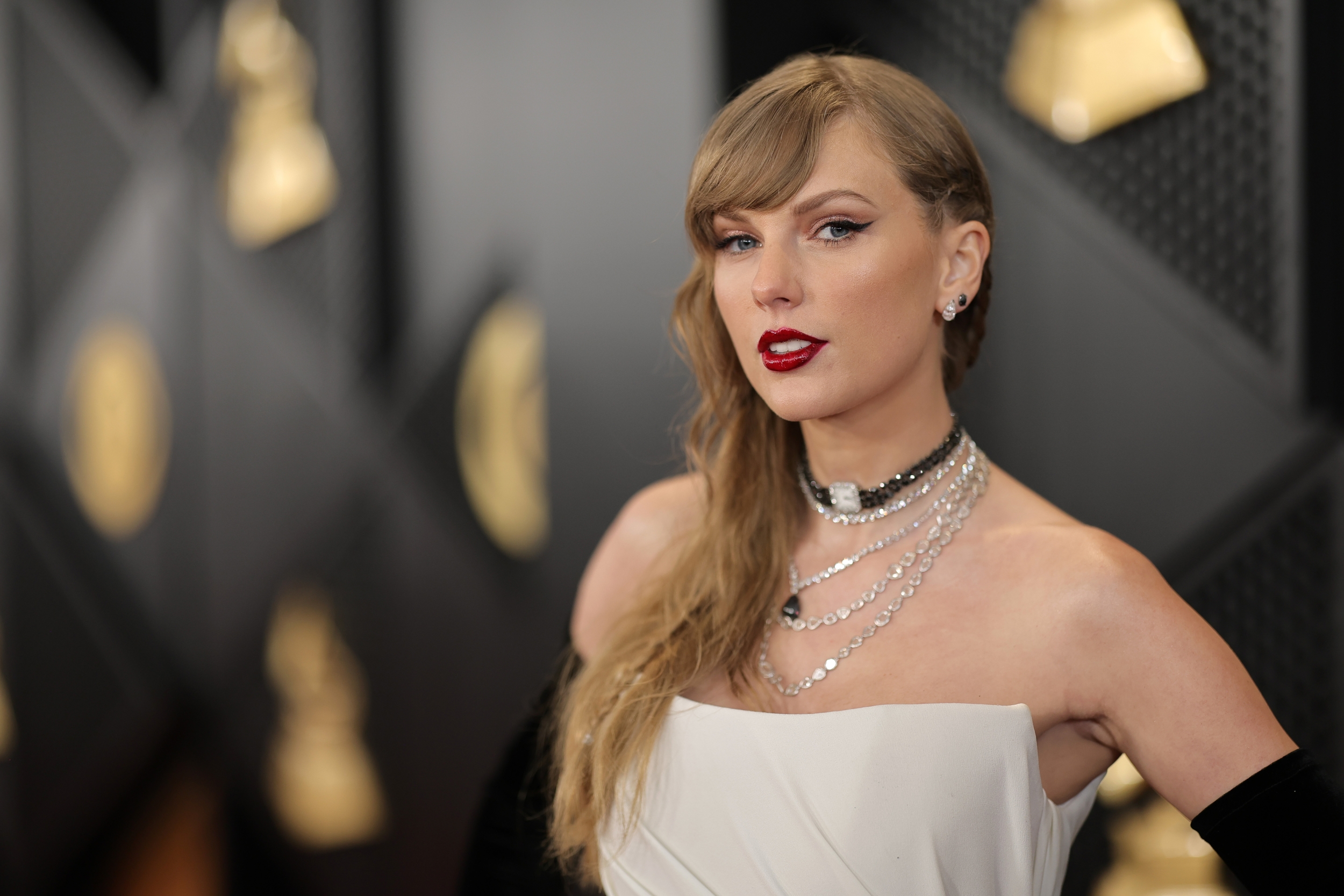 Taylor Swift Earns Historic 15th Billboard Hot 100 No. 1 With 'Toy