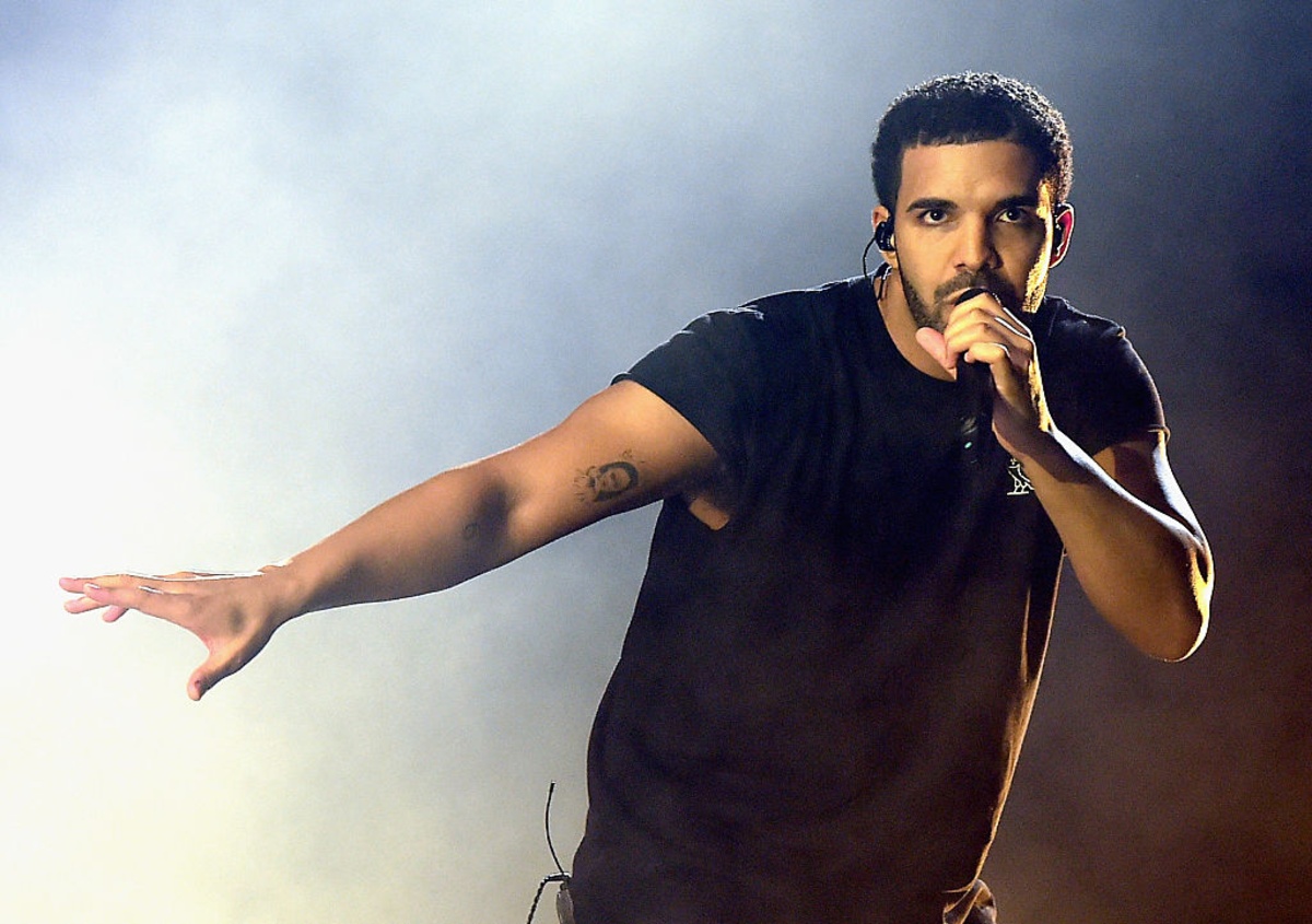 Drage Rapper Drake Warns Rivals 'The Pen Isn't Dry' During Three-Hour Kick Livestream